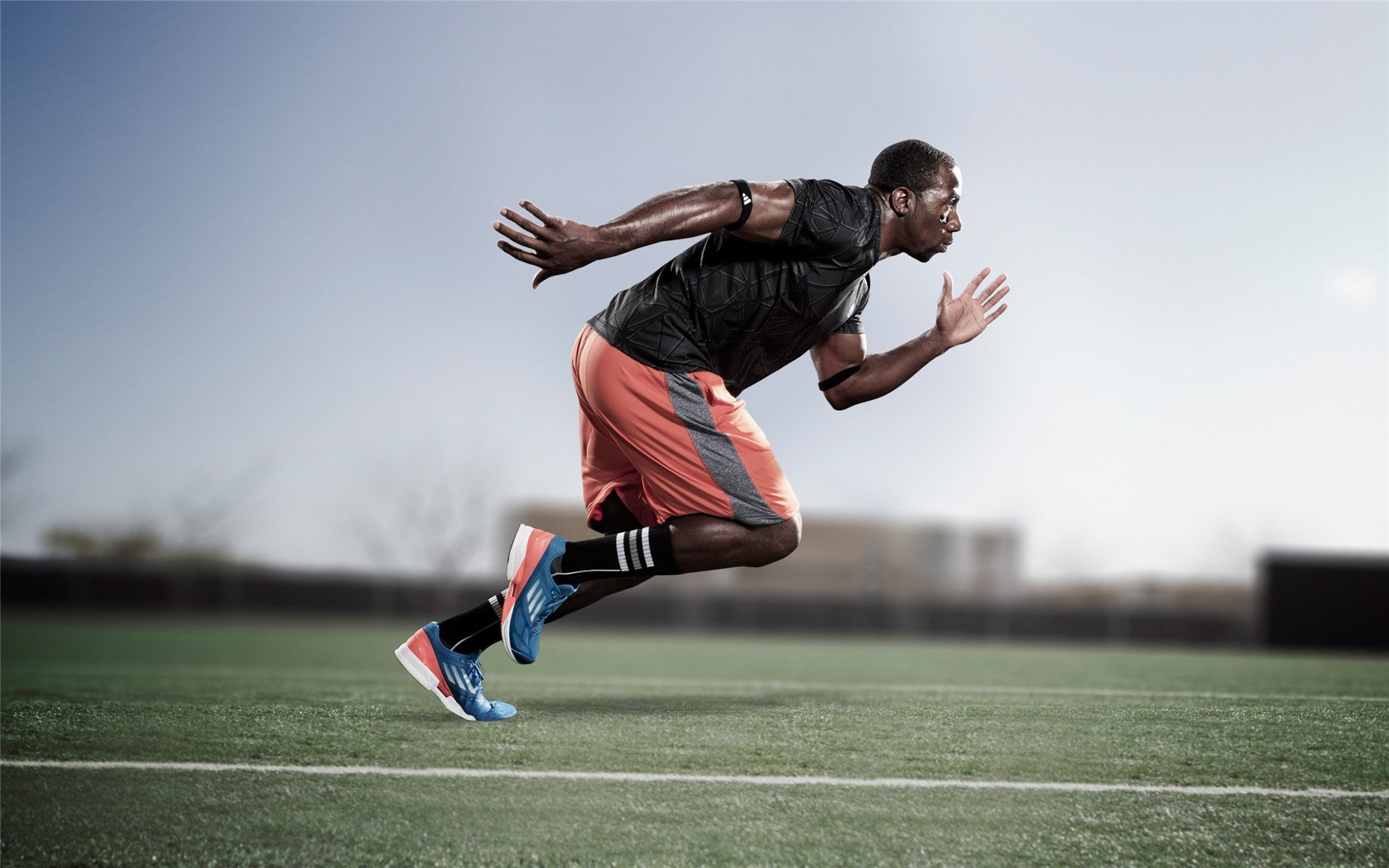 水晶宫主打边路速度形成压制，水晶宫队